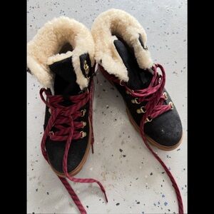 SOREL Cozy Black and Cream Boots with Red Laces